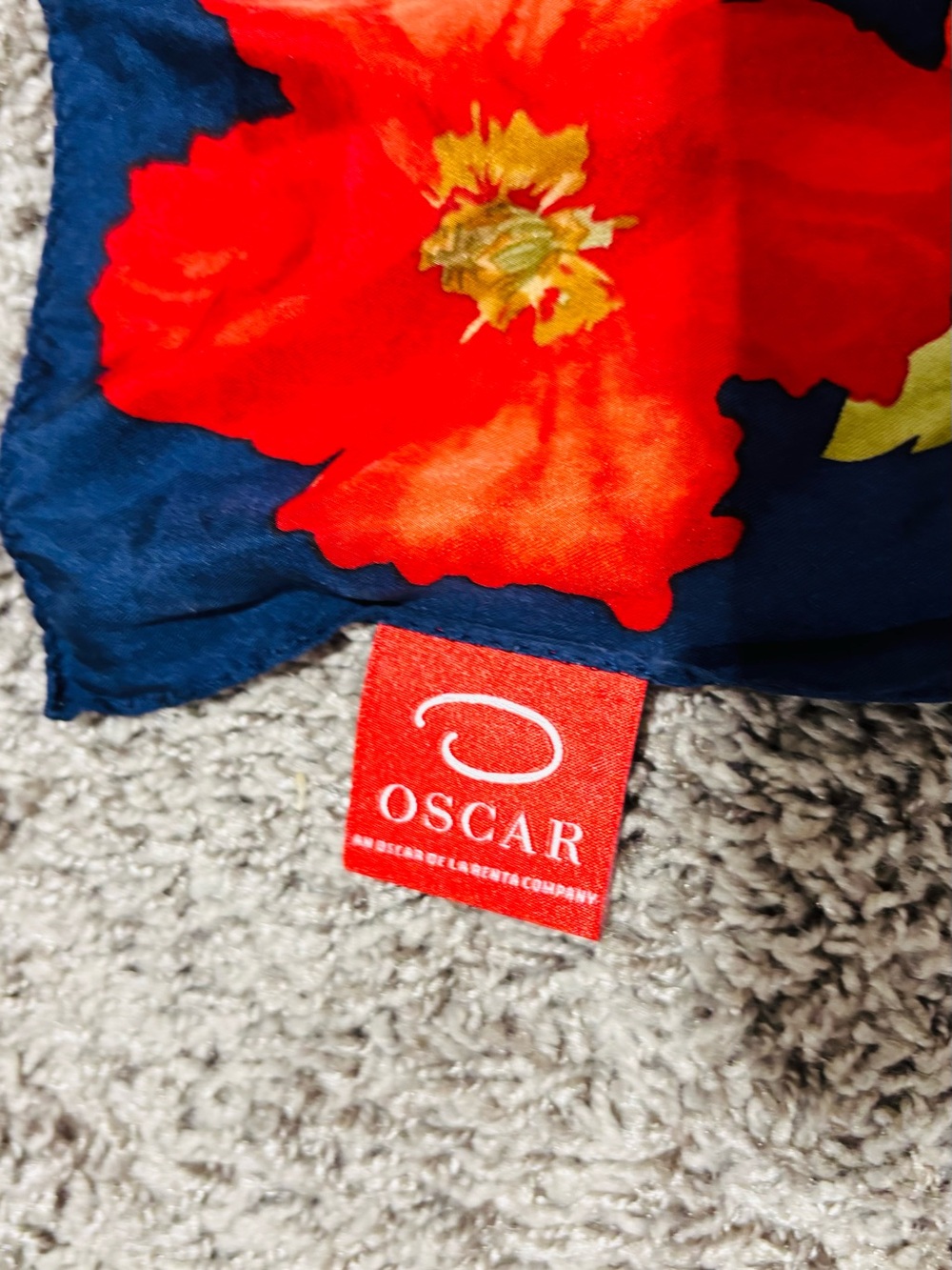 ❤️Vintage Oscar de la Renta Poppy Silk Scarf - Picture 4 of 7
